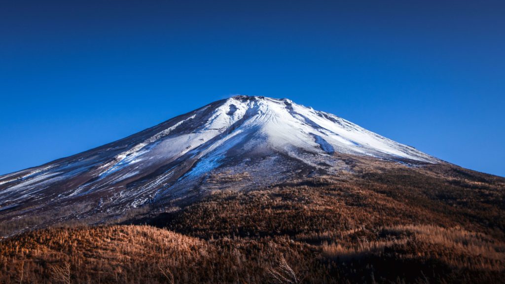 ブレンデッドウイスキー「富士山麓」の上質な味わいを生み出せる雄大な富士山の画像
